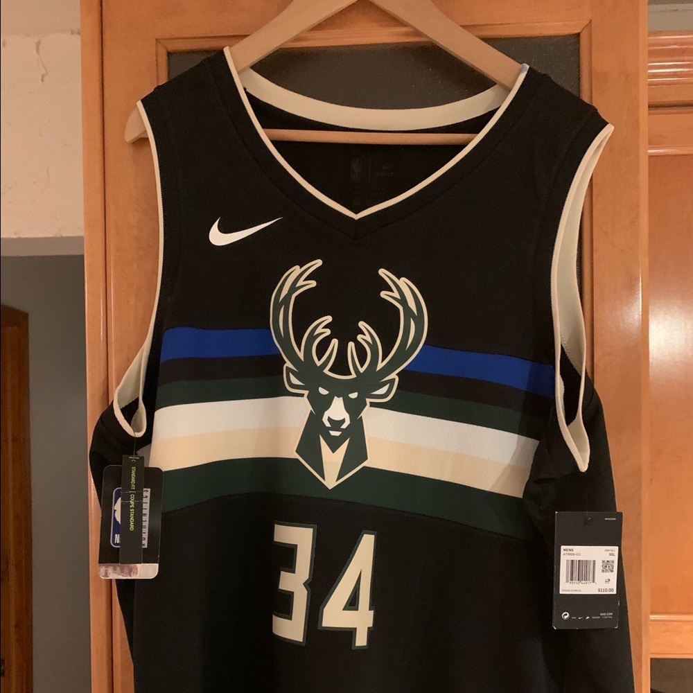 Brand New Milwaukee bucks Jersey in XXL